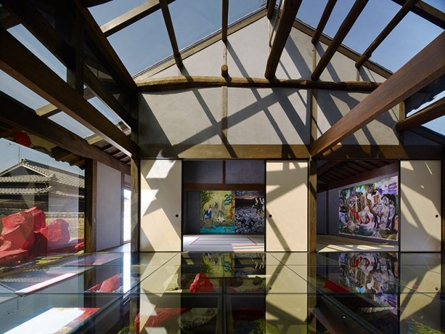 Japanisches Museum der modernen Kunst-Spiegel boden Fläche-Dachkonstruktion Balken