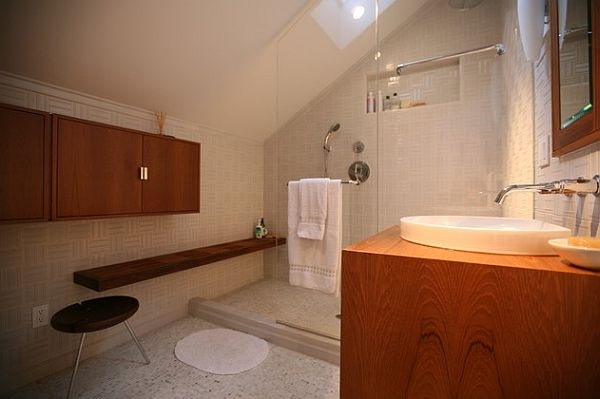 Kleines Bad Waschbecken-Duschkabine Glas Trennwand begehbare-Dusche Fliesen