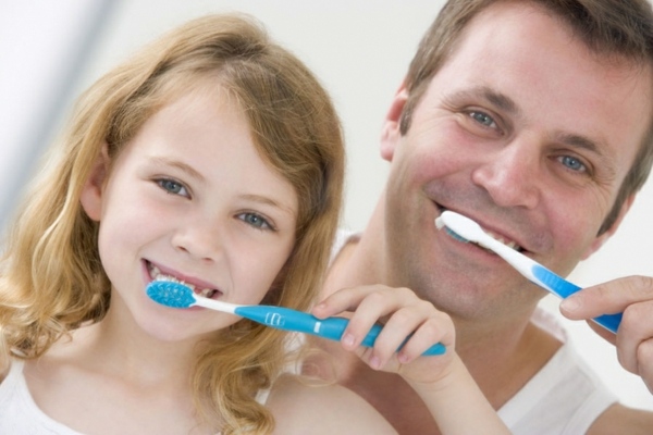  reinigen Tochter Vater Zahnbürste wählen