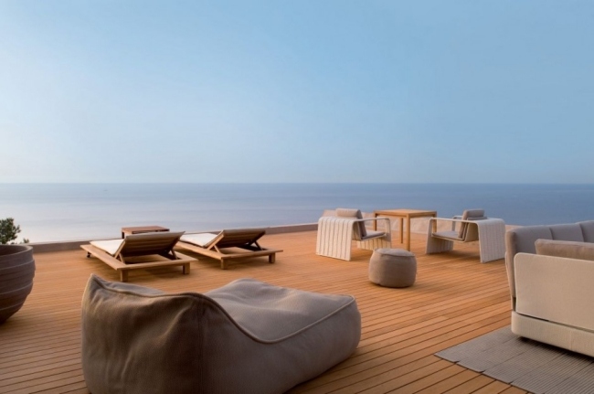 La Réserve Ramatuelle Design-Hotel mittelmeer blick terrasse holzboden