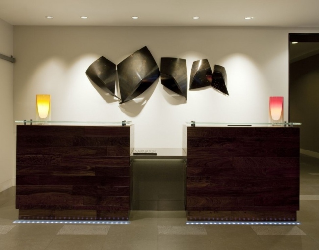 Lobby Baronette Renaissance Hotel rezeption led leisten kunstwerke