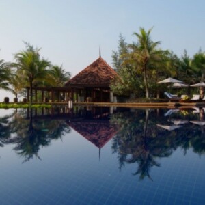 Malaysia Luxus Resort Strohdach-Pavillon Palmen-Landschaft Schwimmbecken