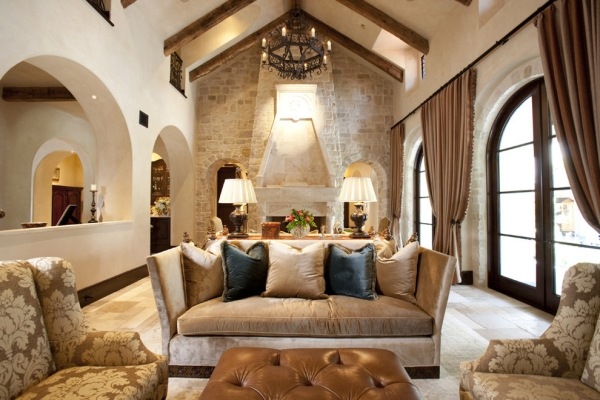 Mediterran Naturstein Wandverkleidung Balken-Decke rustikal gepolsterte-Möbel Couch