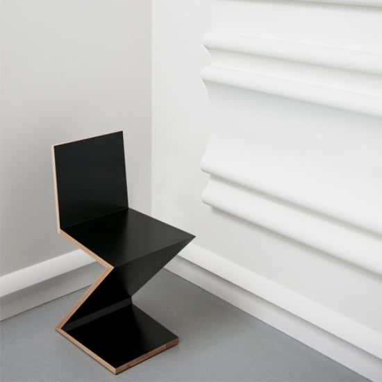 minimalistisches Interieur-Stuhl Design Schwarz-weiß eckige-Sockelleisten Kantig