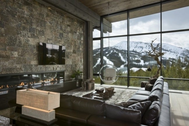 Moderne Hütte Wohnraum von Decke abgependelt Hängesessel Panoramaaussicht