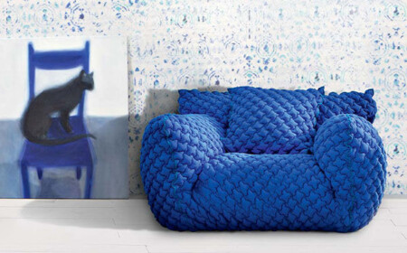 Möbel Trends 2014 Farben grellblau Bild Katze Wohnzimmer