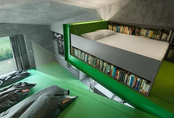 Raum vertikal nutzen Gestaltung Grün Farbe-Integrierte Bücherregale