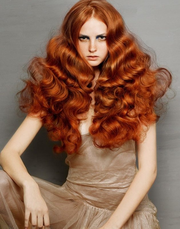Rote frisch gefärbte Haare Lockig Glanzvoll-Ideen gesundes Haar