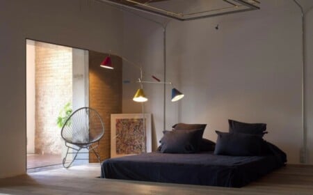 Schlafzimmer Bett Boden originelle Beleuchtung industrieller Wohnstil