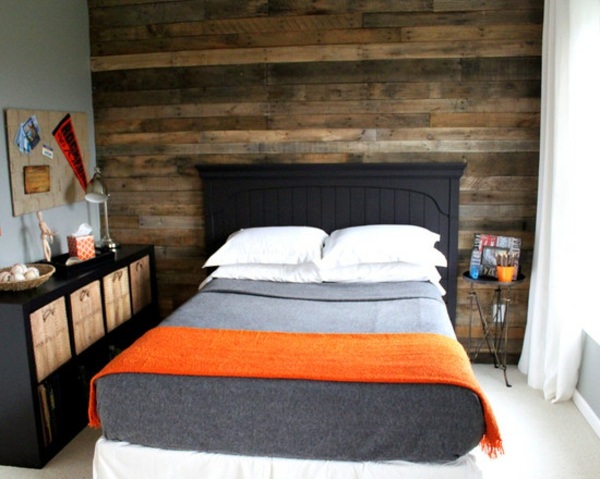 Schlafzimmer Bett Holzwand modern dunkle Farbe