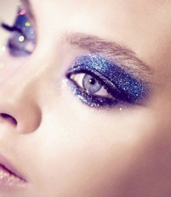 Silvester Party schminke-make up Glitzer-schimmernd blau-Oberlidschatten Mascara