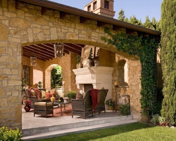 Toskana Stil mediterran Patio Möbel-Naturstein Gartenmauer Efeu kletterpflanze