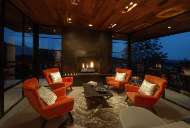 Wohnzimmer Verglasung Sitzgelegenheiten-Orange Sessel-Indoor Kamin Design