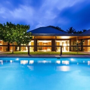 Villa Korovesi-luxus Ferienwohnung Glas Einsatz Infinity-Pool Nachtbeleuchtung