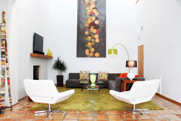 Wanddeko Effekte Ideen vertikal Bild-Tupfer-Gelb Teppich Sessel weiß
