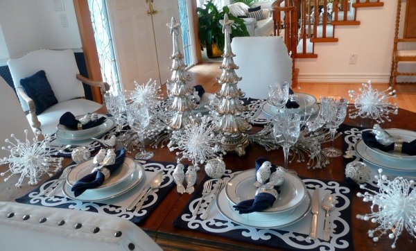 Weihnachtlich Dekoideen Tisch Marineblau-Silber Geschirr-Servietten Kerzen