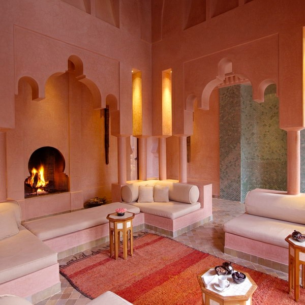 orientalischer Sti Einrichtungsideen rosa Kilim Teppich