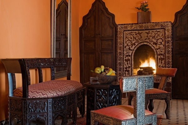 Stil Einrichtungsideen orange Wand Holzschnitzerei Möbel