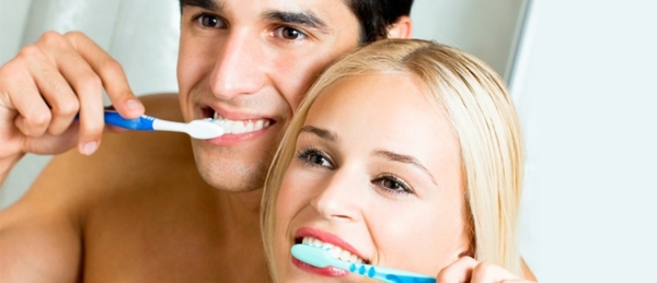Mundhygiene Zahnpflege Erwachsene 2 Mal täglich