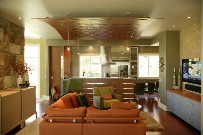 abgehängte Holzdecke paneele wohnzimmer orange grün wohnküche