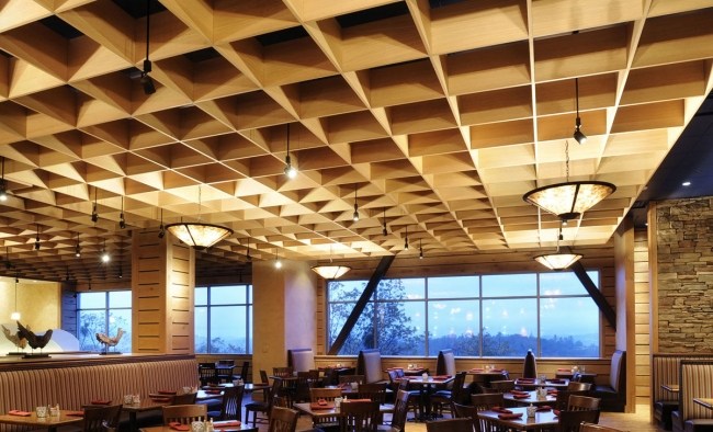 abgehängte Holzdecke restaurant interieur design hängeleuchten