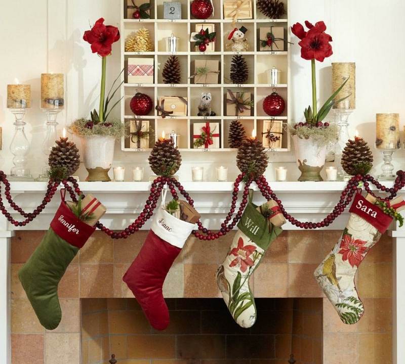 deko für weihnachten struempfe kamin sims regal amaryllis