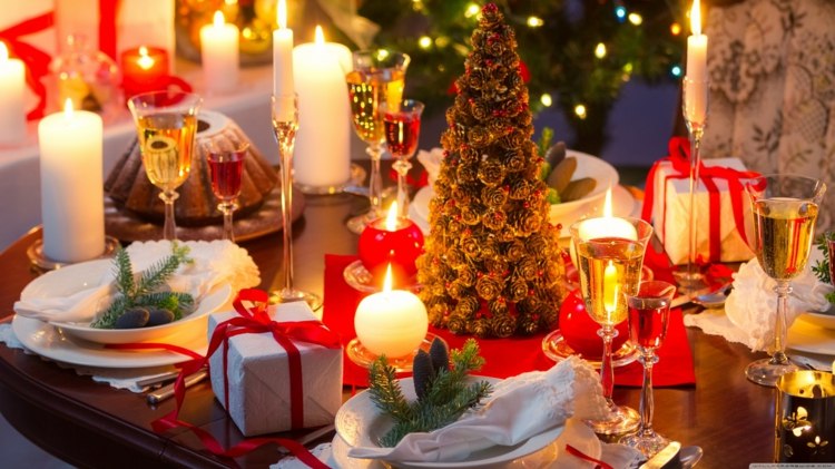 deko-ideen für den weihnachtstisch romantisch kerzenlicht tanne mini tannengruen