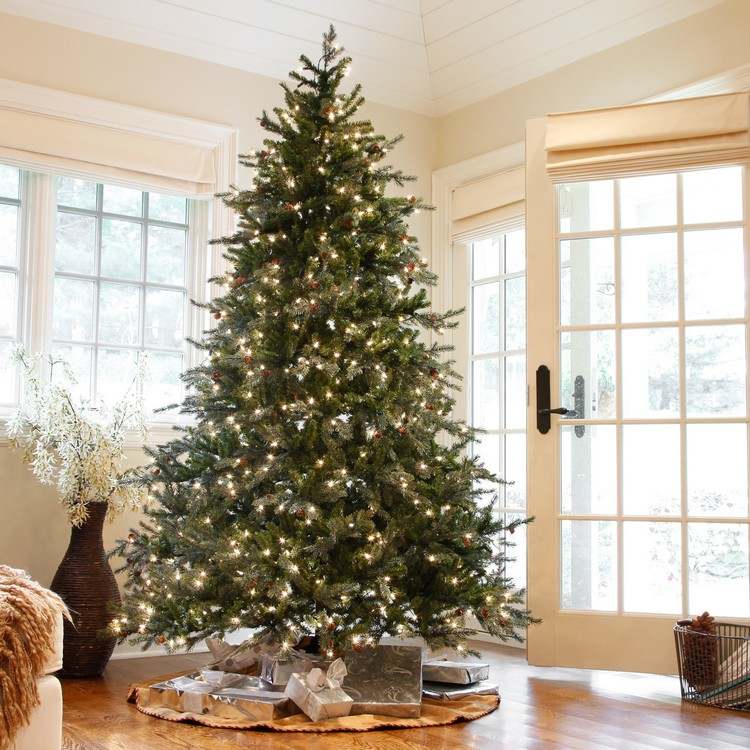 deko-mit-lichterketten-weihnachtsbaum-leuchten-bringen