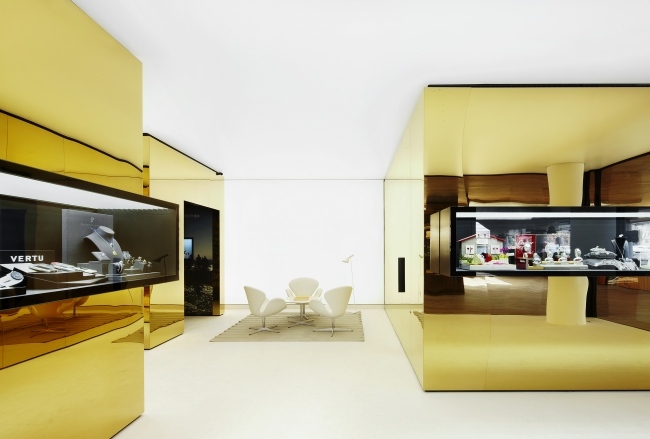 Design des Juwelierladens  ohlab architekten goldene edelstahl platten