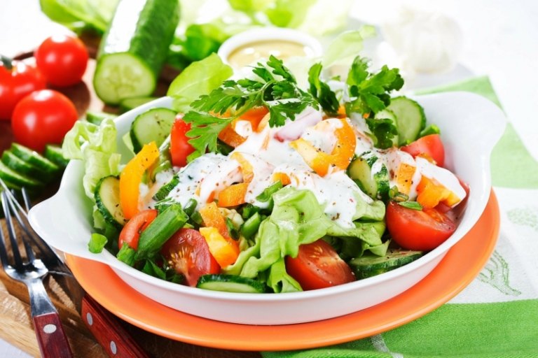 diät ohne kohlenhydrate salat tomaten petersilie gesund