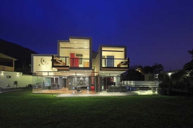 einfamilienhaus moderne architektur longhi architekten nachtbeleuchtung