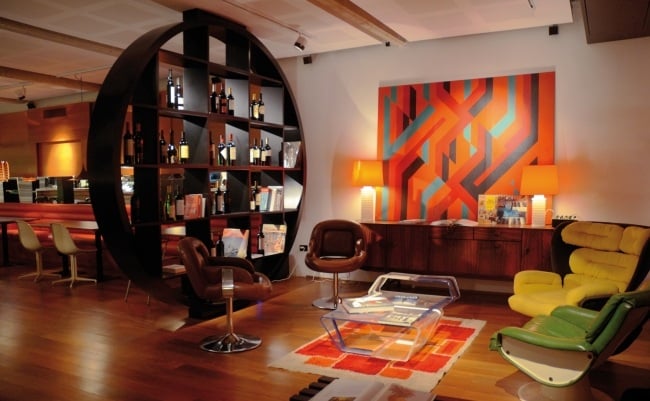 Einrichtung im Retro-Stil 60er jahren möbel farben orange braun raumteiler