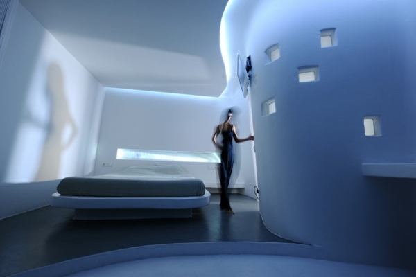Schlafzimmer moderne Beleuchtung Bettrahmen weiße Wände