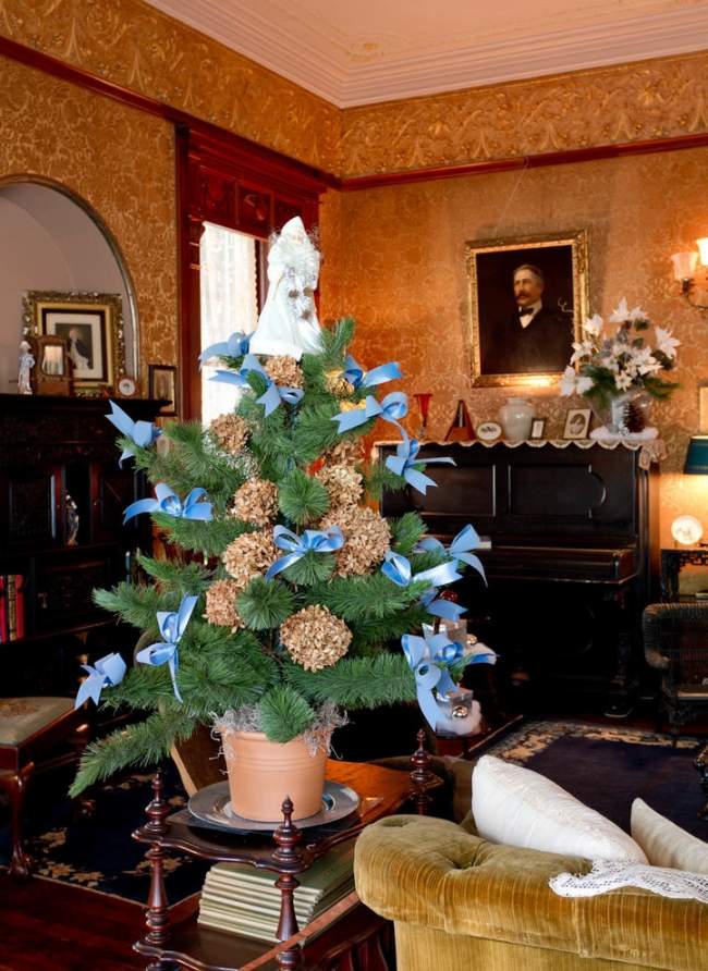historisches haus weihnachtlich dekoriert wohnzimmer 19 jahrhundert