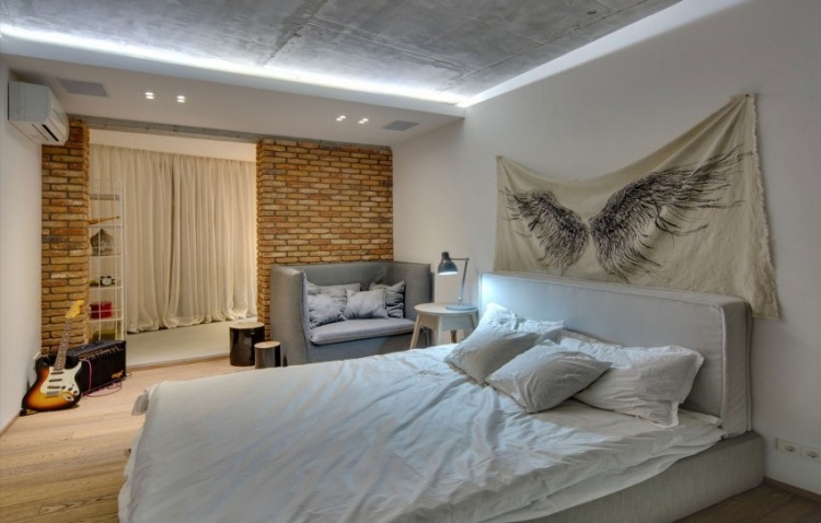indirekte-LED-Deckenbeleuchtung-schlafzimmer-ziegelwand-sichtbeton-decke