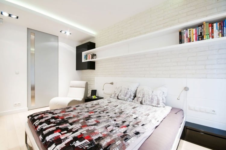 indirekte-LED-Deckenbeleuchtung-schlafzimmer-ziegelwand-weisses-licht