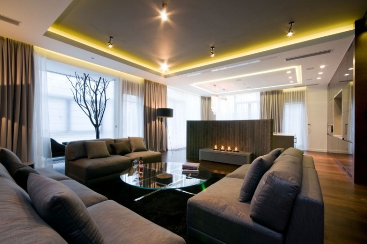 indirekte-LED-Deckenbeleuchtung-wohnzimmer-graue-moebel
