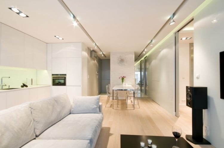 indirekte-LED-Deckenbeleuchtung-wohnzimmer-kueche-essbereich-weiss-hellgrau