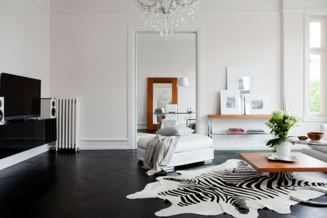 minimalistische Wohnwand Kunstpelz skandinavische Möbel