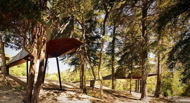 moderne Design Berghütten schlange form bäume luis rebelo de andrade