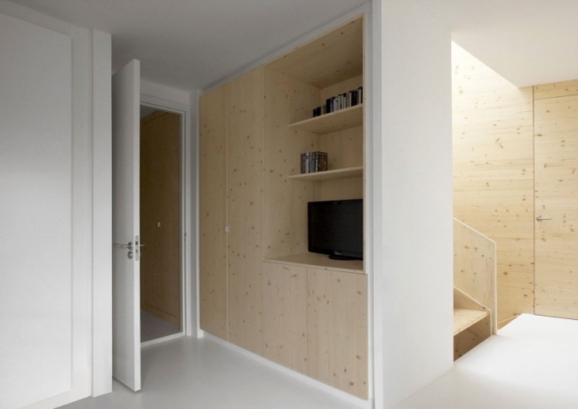 moderne Wohnung pur weiß pinienholz wand verkleidung tv