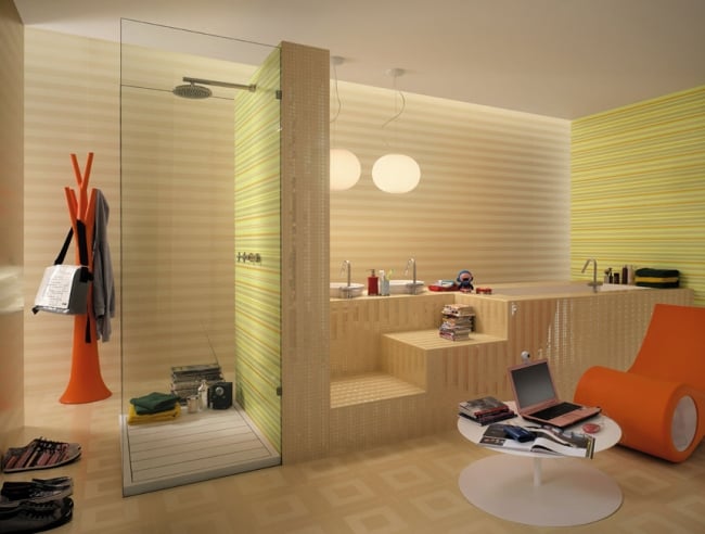moderne-badgestaltung-fliesen-glas-duschkabine-streifen-muster-beige-grün-orange-farbtupfer