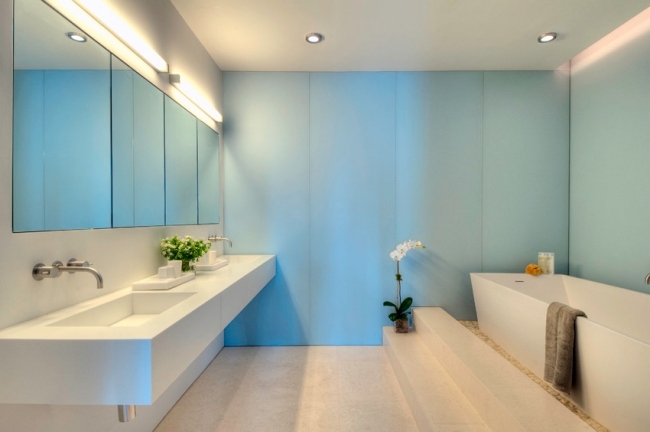 moderne badgestaltung minimalistisch weiß badewanne beleuchtung