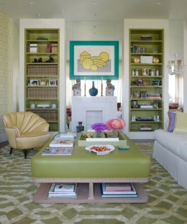 moderne kleine Wohnung grün lila Pop Art Ledermöbel klassiche Möbel