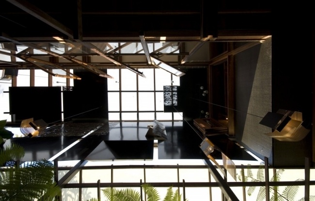 modernes einfamilienhaus glasdach lichtdurchfluteter raum