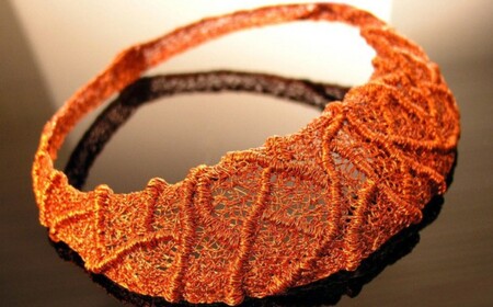 oranger Halsschmuck Accessoires trendig Outfit elegant