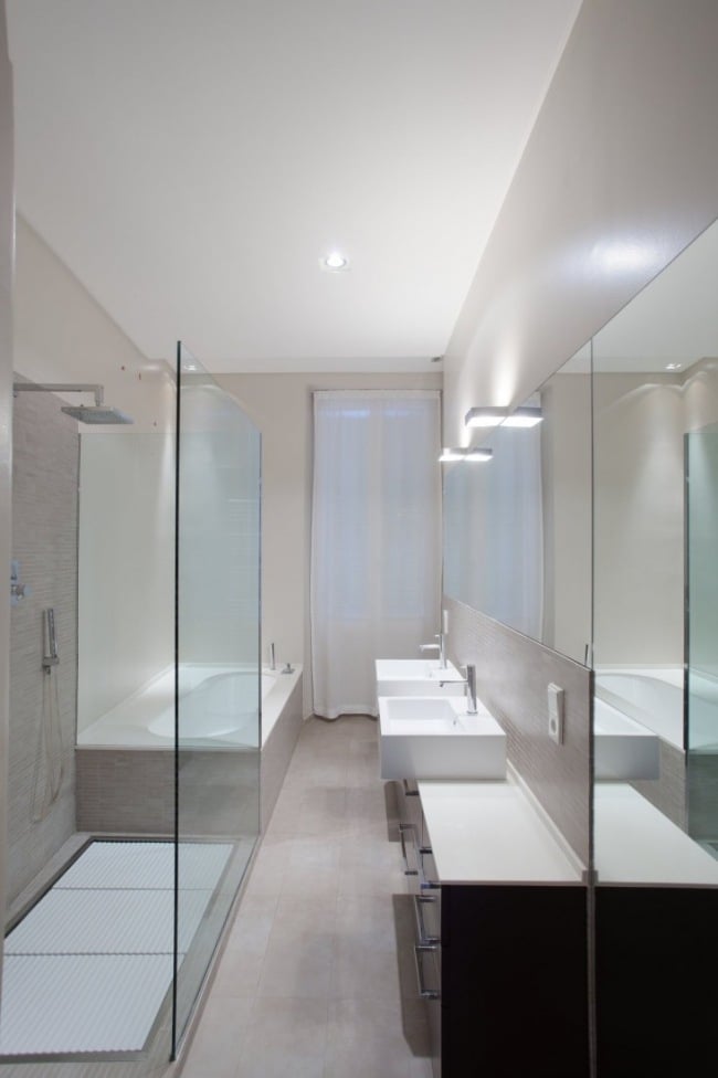 schmales bad minimalistisches design dusche badewanne