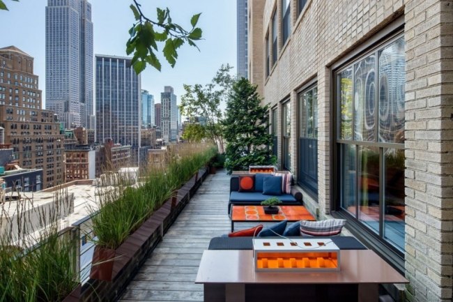 stadtwohnung nyc terrasse sichtschutz pflanzenkübel lounge möbel