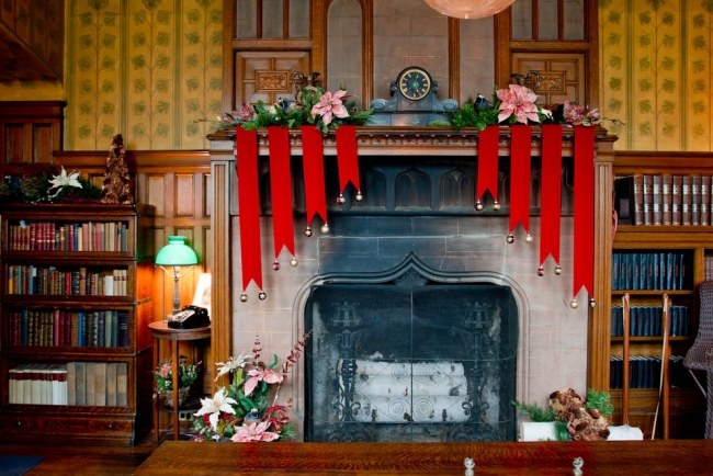 traditionelles wohnzimmer historisches haus weihnachtsdeko 