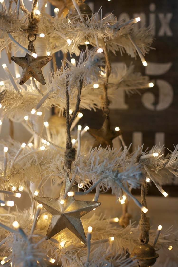 vintage weihnachtsdeko weiss weihnachtsbaum stern shabby seile lichterkette